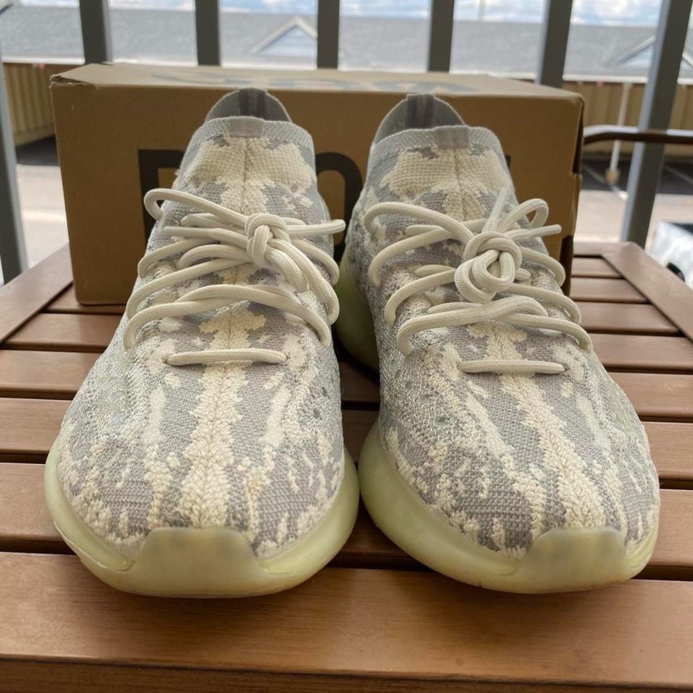 Men’s Size 10 380 Alien Yeezy Adidas by Kanye West - Picture 4 of 7